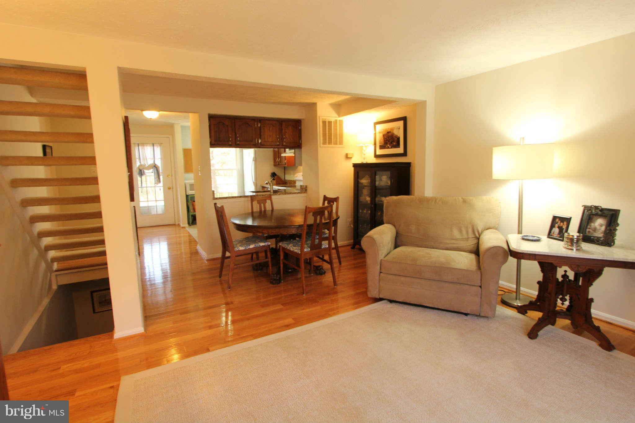 1603 Fieldthorn Drive Reston, VA 20194 - Photo 4 of 29 Living Room