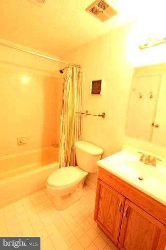 1603 Fieldthorn Drive Reston, VA 20194 - Photo 10 of 29 Bath (Master)