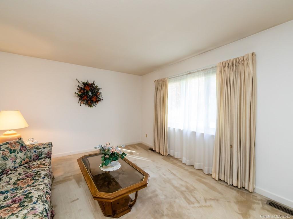 8028 Larkhaven Road Charlotte, NC 28216 - Photo 11 of 30 Gallery Image 11