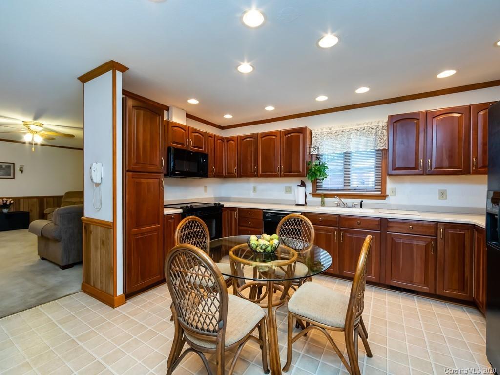 8028 Larkhaven Road Charlotte, NC 28216 - Photo 3 of 30 Gallery Image 3