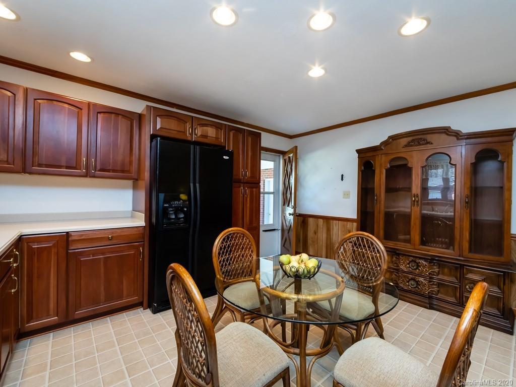 8028 Larkhaven Road Charlotte, NC 28216 - Photo 6 of 30 Gallery Image 6