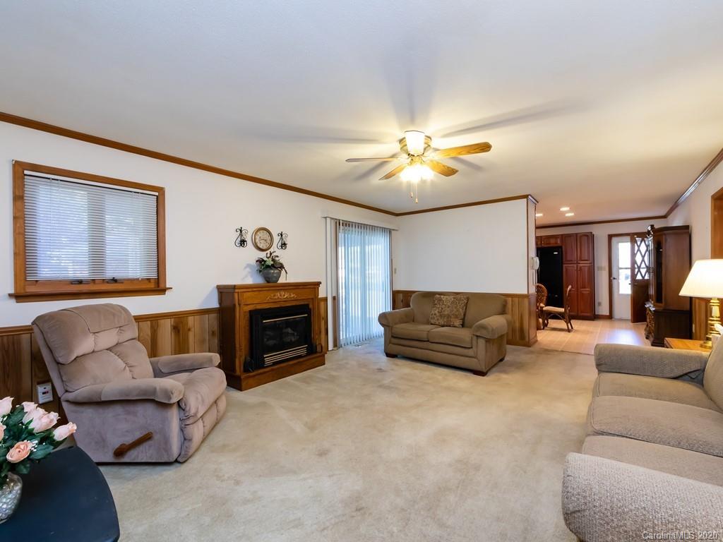8028 Larkhaven Road Charlotte, NC 28216 - Photo 7 of 30 Gallery Image 7