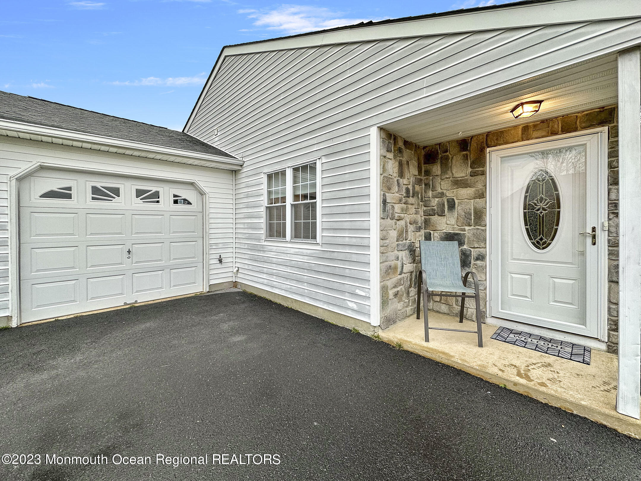10 Ivy Ridge Close Freehold, NJ 07728 - Photo 4 of 27 IMG-2662