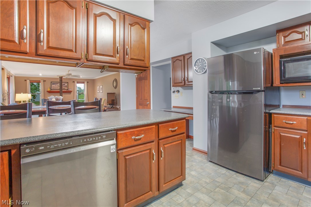 38732 Robson Road Grafton, OH 44044 - Photo 8 of 33 Gallery Image 8