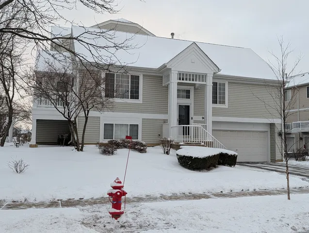 $434,900 | 909 Mayfair Court, Elk Grove Village, IL 60007