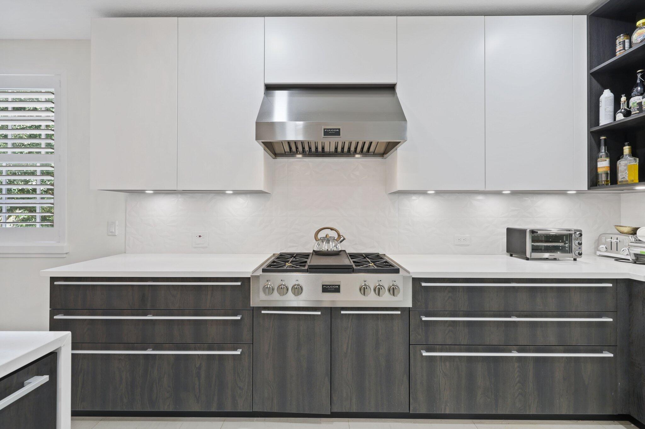5530 Northeast Trieste Terrace, Unit 5530 Boca Raton, FL 33487 - Photo 28 of 57 a kitchen with a stove and a refrigerator