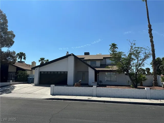 $2,490 | 5929 West Cherokee Avenue, Las Vegas, NV 89103