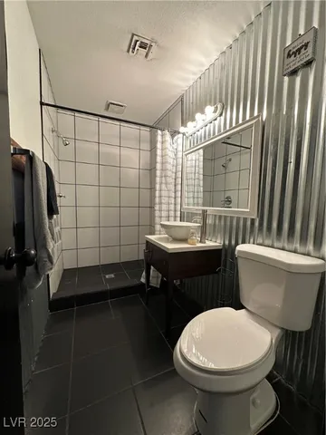 $2,490 | 5929 West Cherokee Avenue, Las Vegas, NV 89103