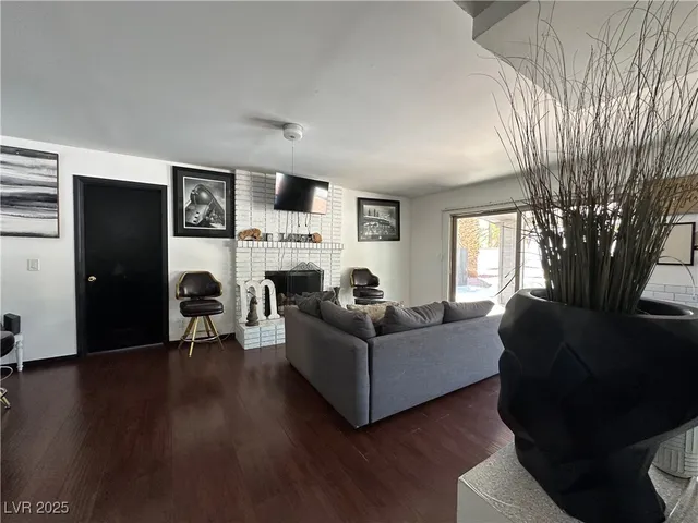 $2,490 | 5929 West Cherokee Avenue, Las Vegas, NV 89103