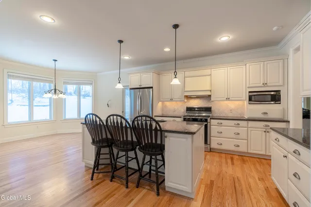 $989,000 | 122 Trask Lane, Stillwater, NY 12170