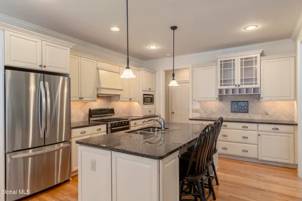 $939,000 | 122 Trask Lane, Stillwater, NY 12170