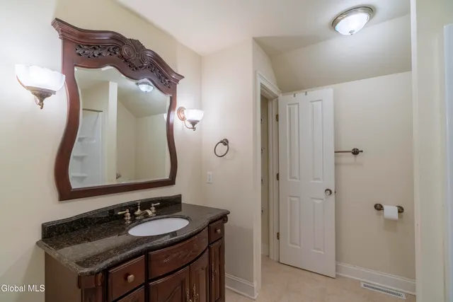 $989,000 | 122 Trask Lane, Stillwater, NY 12170