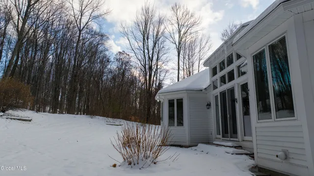 $989,000 | 122 Trask Lane, Stillwater, NY 12170