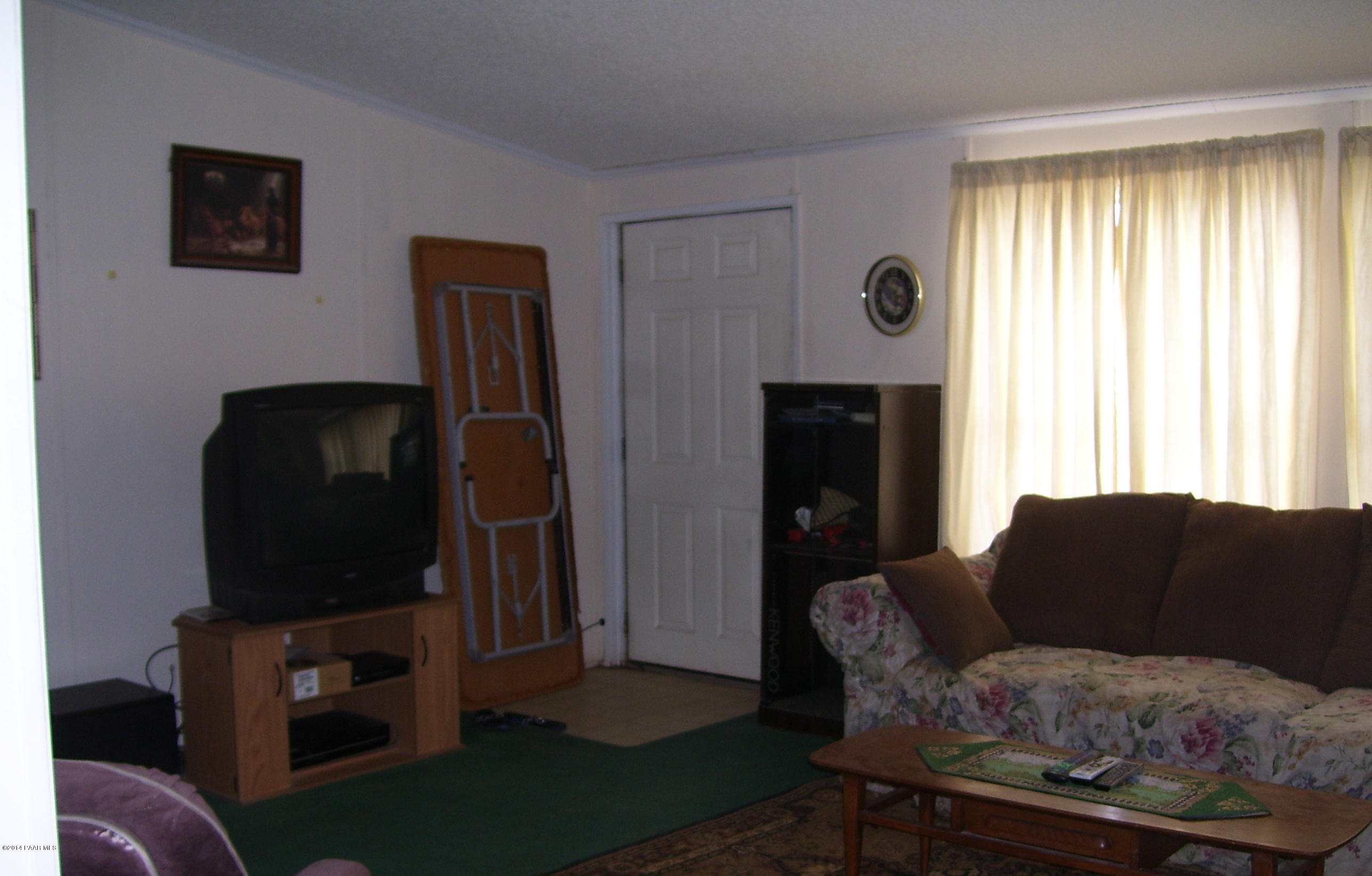 1829 West Deadwood Ranch Road Paulden, AZ 86334 - Photo 7 of 12 Living Room