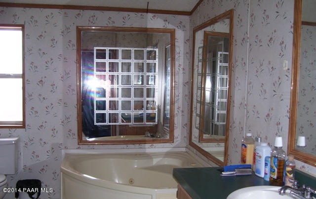1829 West Deadwood Ranch Road Paulden, AZ 86334 - Photo 8 of 12 Master Bath