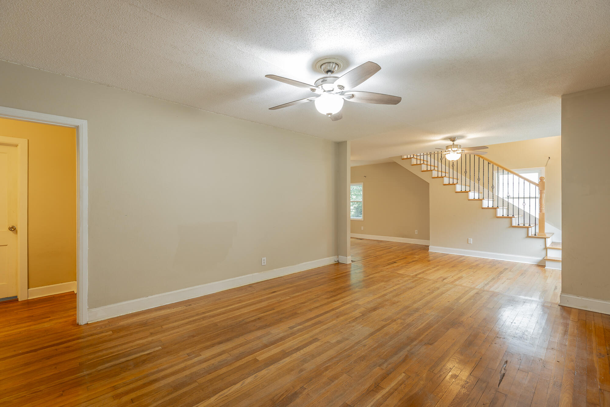 1712 John Ross Road Chattanooga, TN 37412 - Photo 6 of 63 Living Room