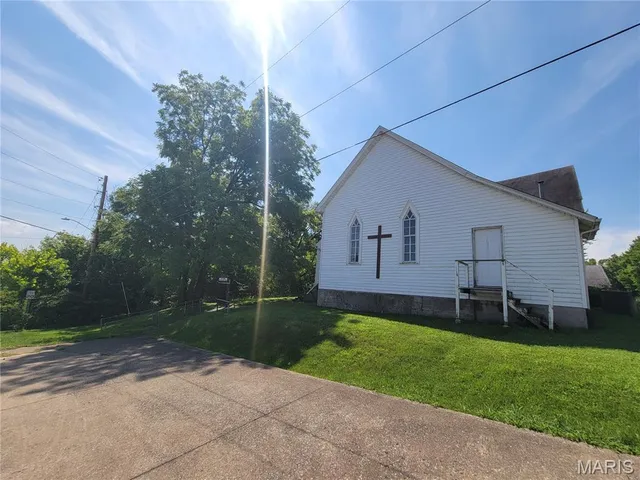 $149,000 | 228 Church Street, Winfield, MO 63389