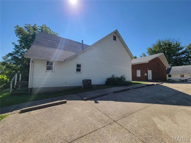 $149,000 | 228 Church Street, Winfield, MO 63389