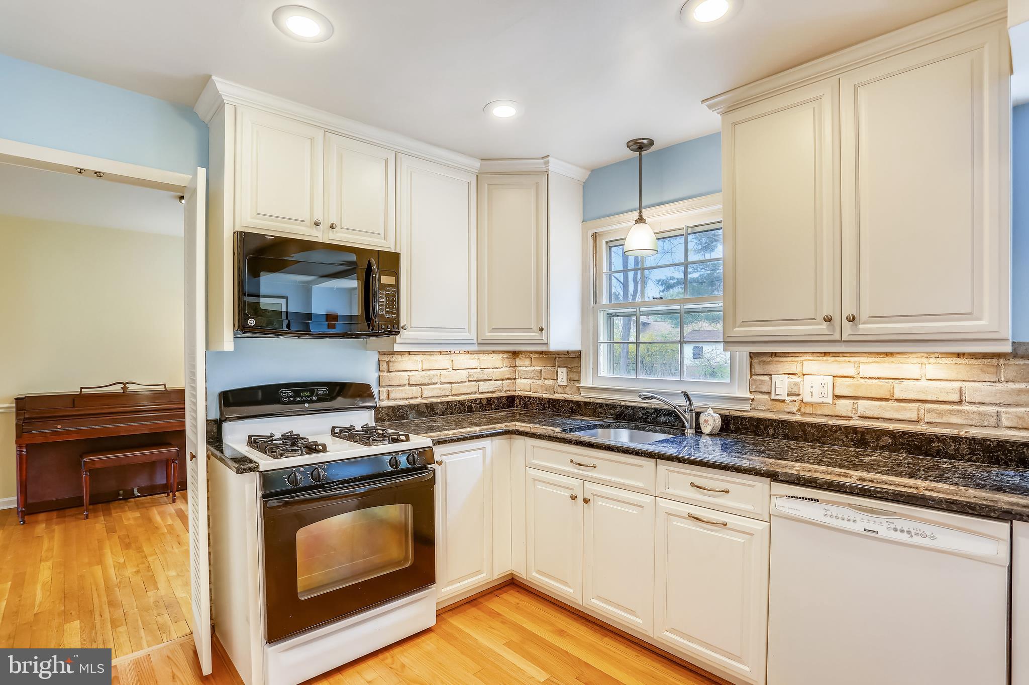 1908 Cradock Street Silver Spring, MD 20905 - Photo 16 of 80