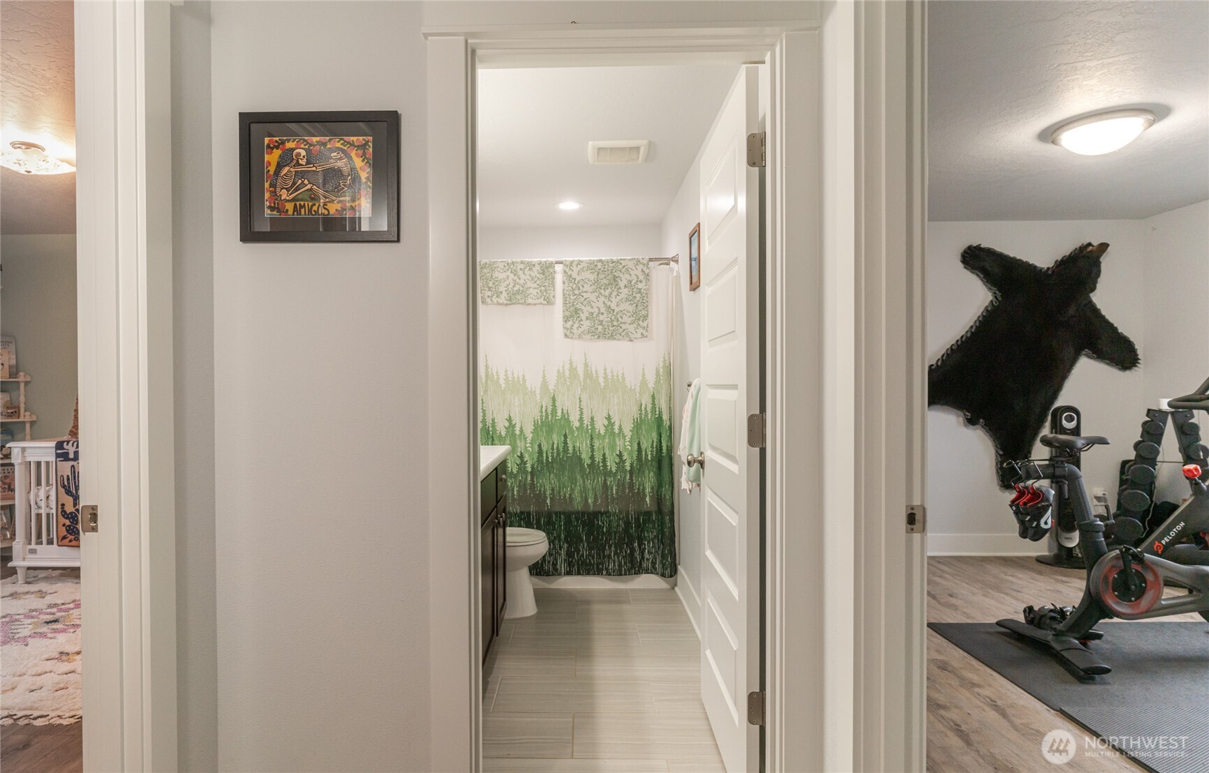 928 Q Street Southwest Quincy, WA 98848 - Photo 13 of 26 a view of a hallway with a workspace