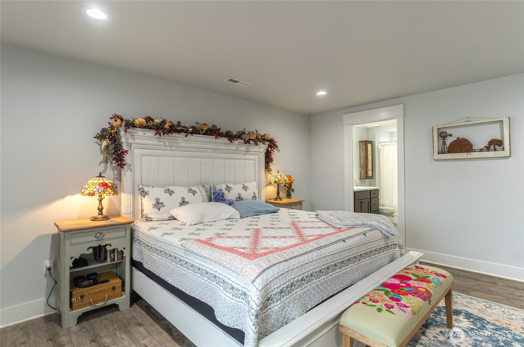 928 Q Street Southwest Quincy, WA 98848 - Photo 17 of 26 a bedroom with a bed and a lamp on table