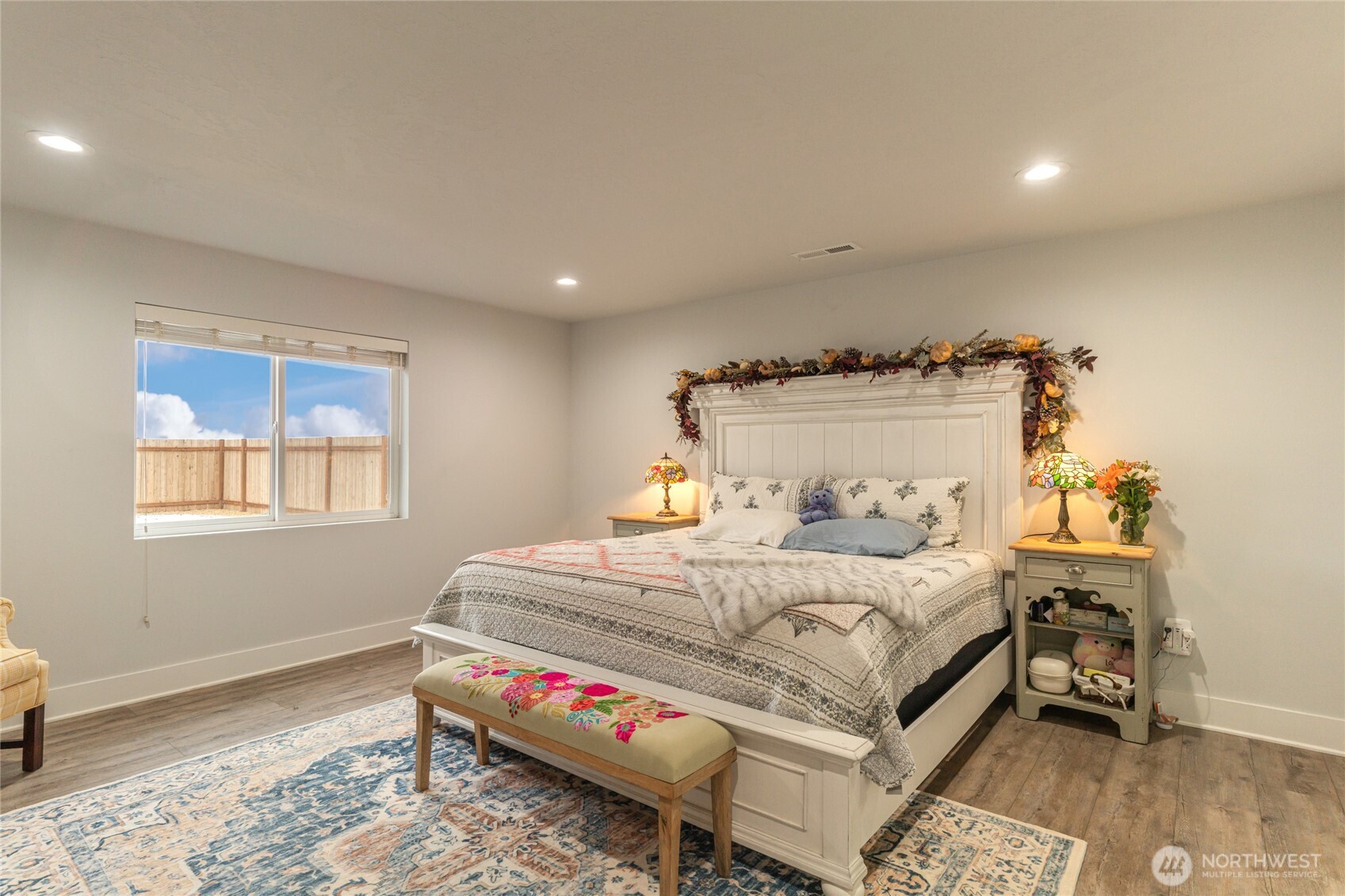 928 Q Street Southwest Quincy, WA 98848 - Photo 18 of 26 a bedroom with a bed and a window