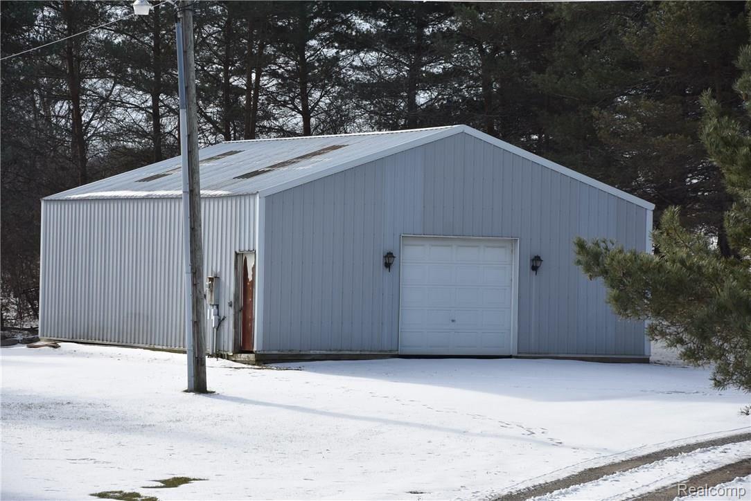 9100 Lapeer Road Mayville, MI 48744 - Photo 11 of 40 Pole Barn W/Electricity and Water