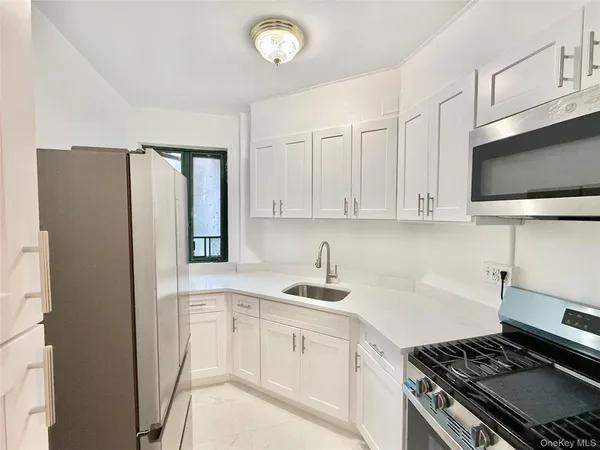 $279,000 | 1651 Metropolitan Avenue, Unit MB | Parkchester