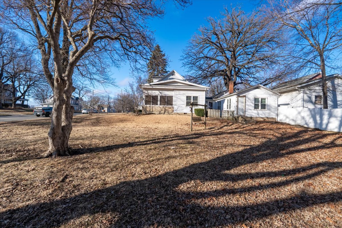 603 South Main Street Eureka, IL 61530 - Photo 26 of 32 a front view of a house with a yard