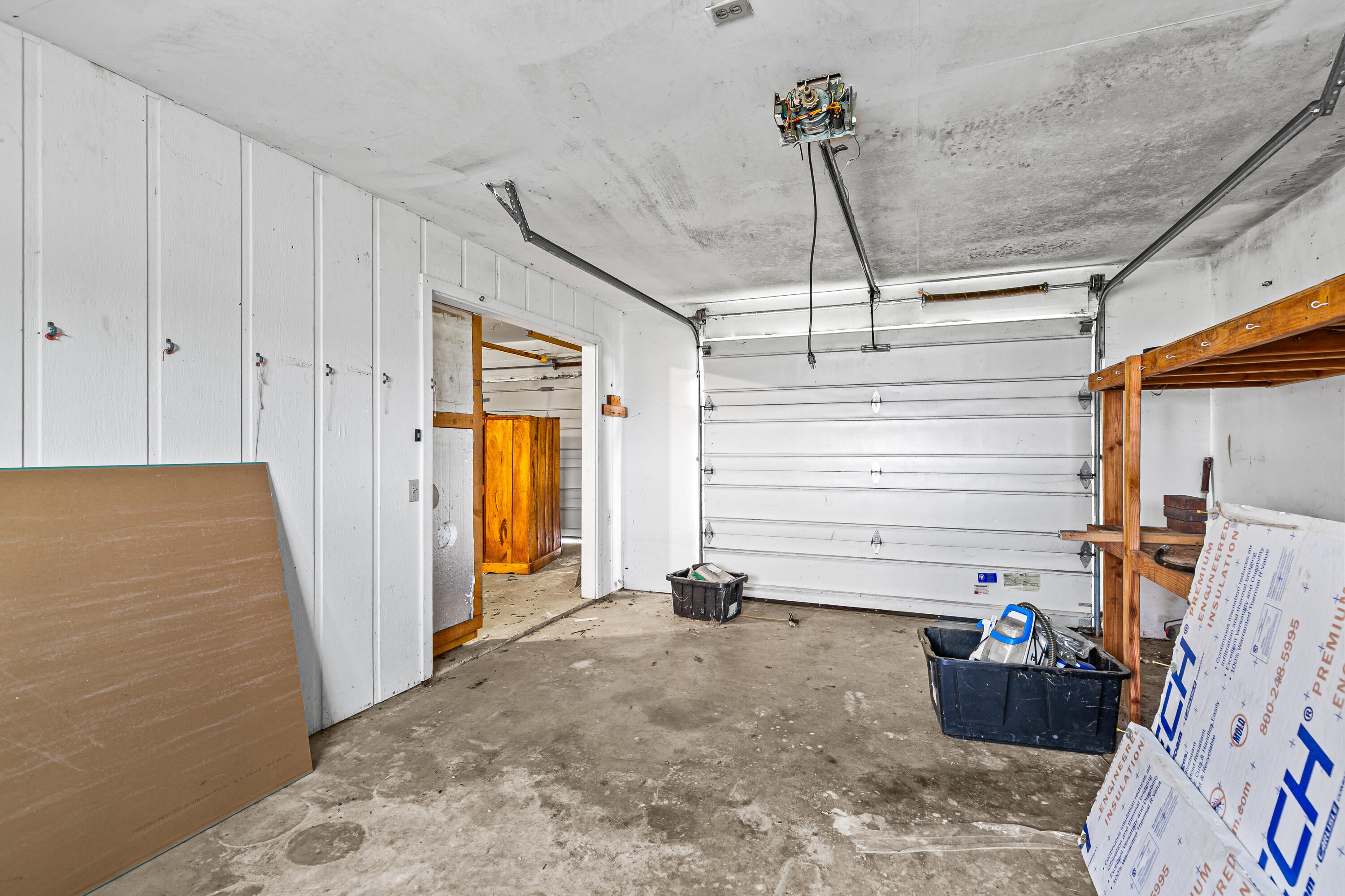 100 Minthorne Road Rogue River, OR 97537 - Photo 21 of 40 Garage