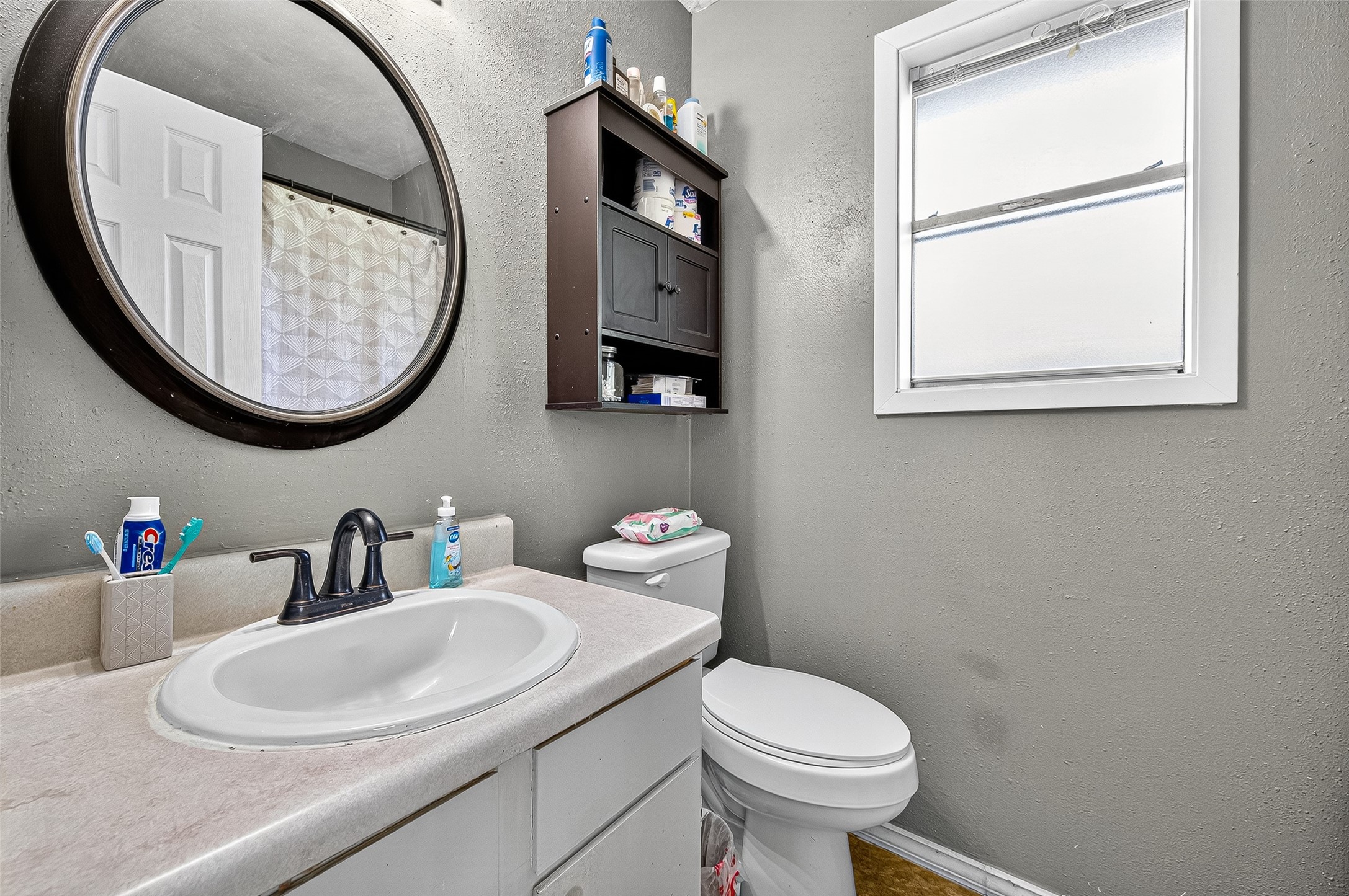 229 Austin Street Angleton, TX 77515 - Photo 27 of 36 Primary bathroom