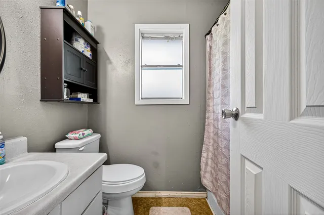 $197,500 | 229 Austin Street, Angleton, TX 77515