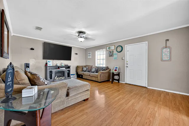 $197,500 | 229 Austin Street, Angleton, TX 77515