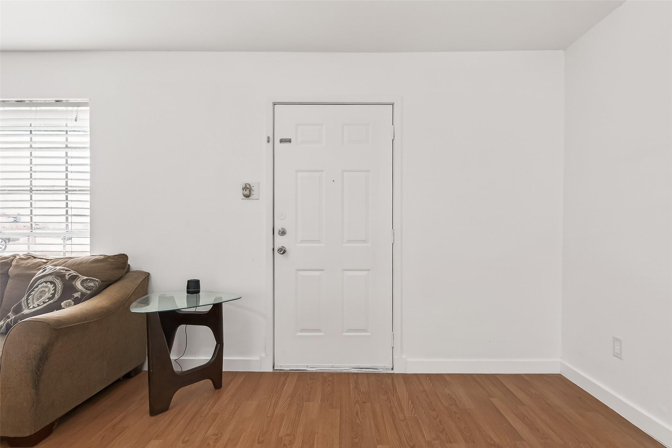 229 Austin Street Angleton, TX 77515 - Photo 7 of 36 a livingroom with a window and couch