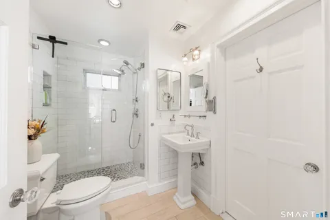 $1,395,000 | 25 Lakeside Avenue, Darien, CT 06820