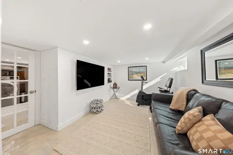 $1,395,000 | 25 Lakeside Avenue, Darien, CT 06820