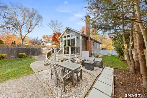 $1,395,000 | 25 Lakeside Avenue, Darien, CT 06820