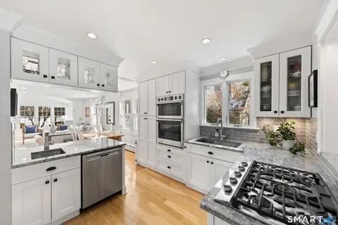 $1,395,000 | 25 Lakeside Avenue, Darien, CT 06820