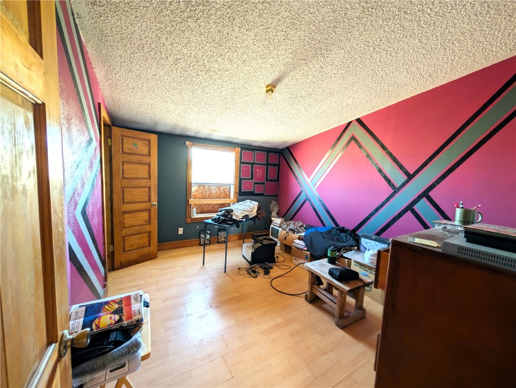 6558 Rio Blanco Road Hartsel, CO 80449 - Photo 25 of 40 a room with musical instruments