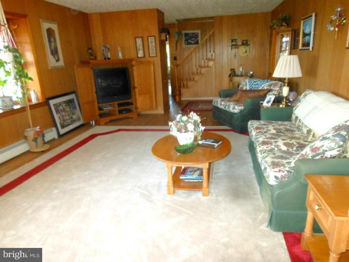 449 Weinsteiger Road Bechtelsville, PA 19505 - Photo 4 of 25 Gallery Image 4