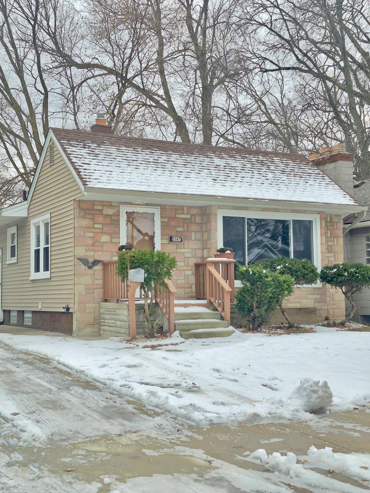 2147 Roslyn Road Grosse Pointe Woods, MI 48236 - Photo 29 of 32