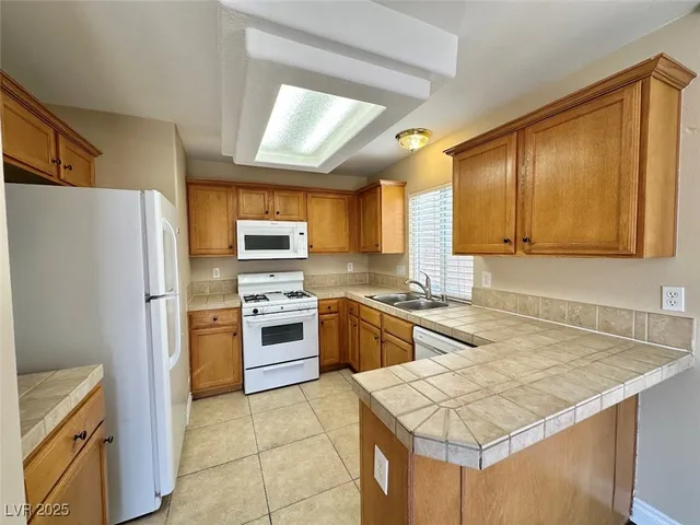 $1,995 | 7576 Jacaranda Leaf Street, Las Vegas, NV 89139