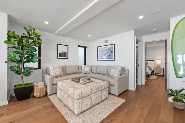 $28,895 | 1412 East Oceanfront, Newport Beach, CA 92661