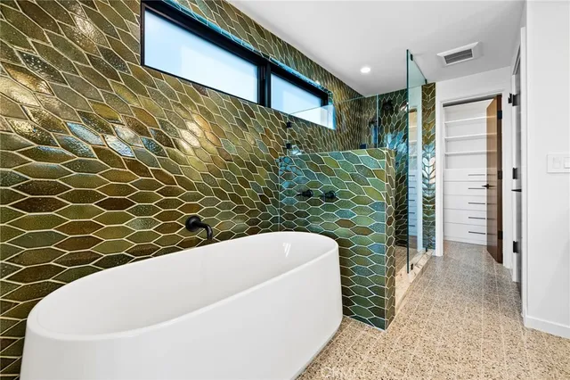 $28,895 | 1412 East Oceanfront, Newport Beach, CA 92661