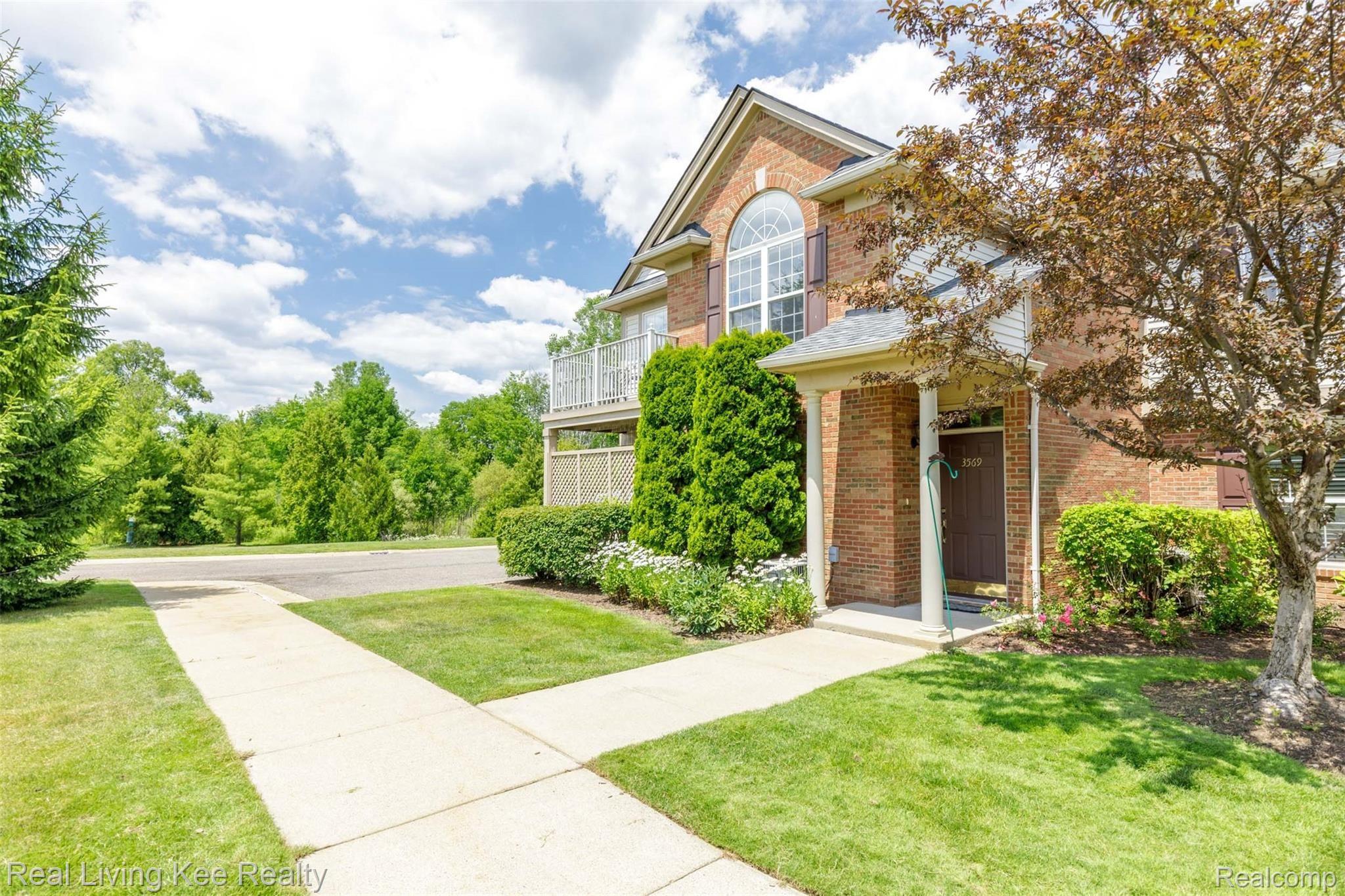 3569 Oakmonte Boulevard Rochester, MI 48306 - Photo 1 of 26 3569 Oakmonte-2.jpg