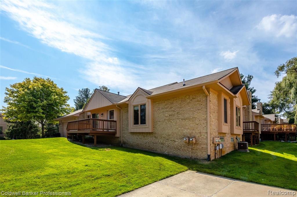35040 Silver Ridge Court Farmington Hills, MI 48335 - Photo 9 of 43