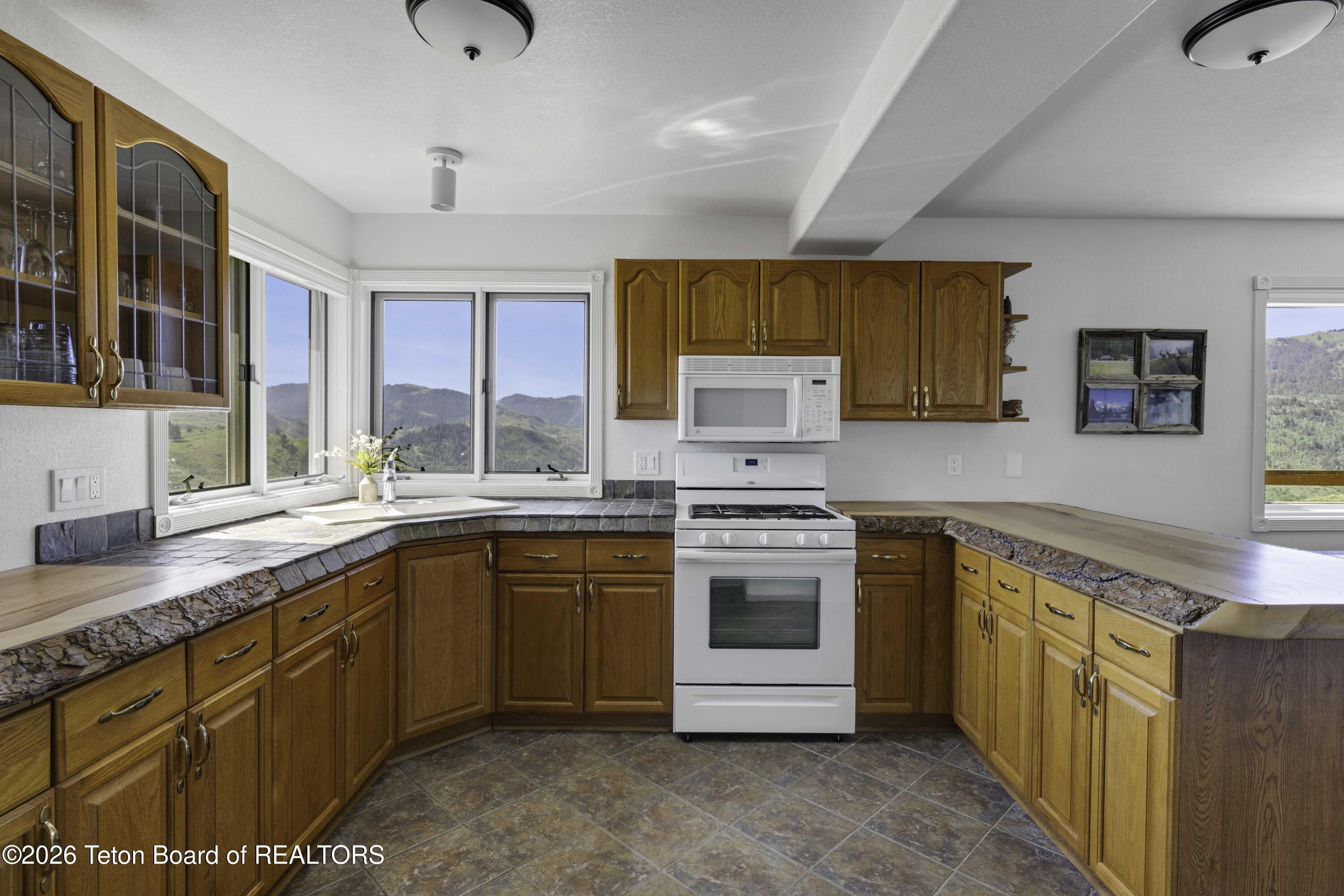 7585 South Squaw Creek Road Jackson, WY 83001 - Photo 5 of 26 Kitchen
