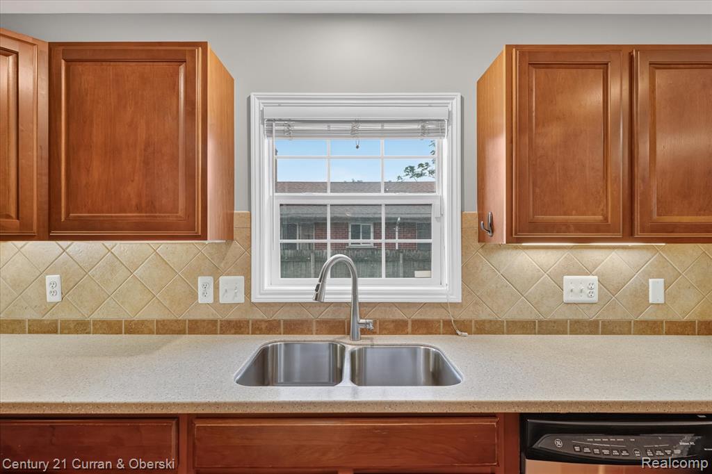 3813 Rochester Road Royal Oak, MI 48073 - Photo 15 of 42