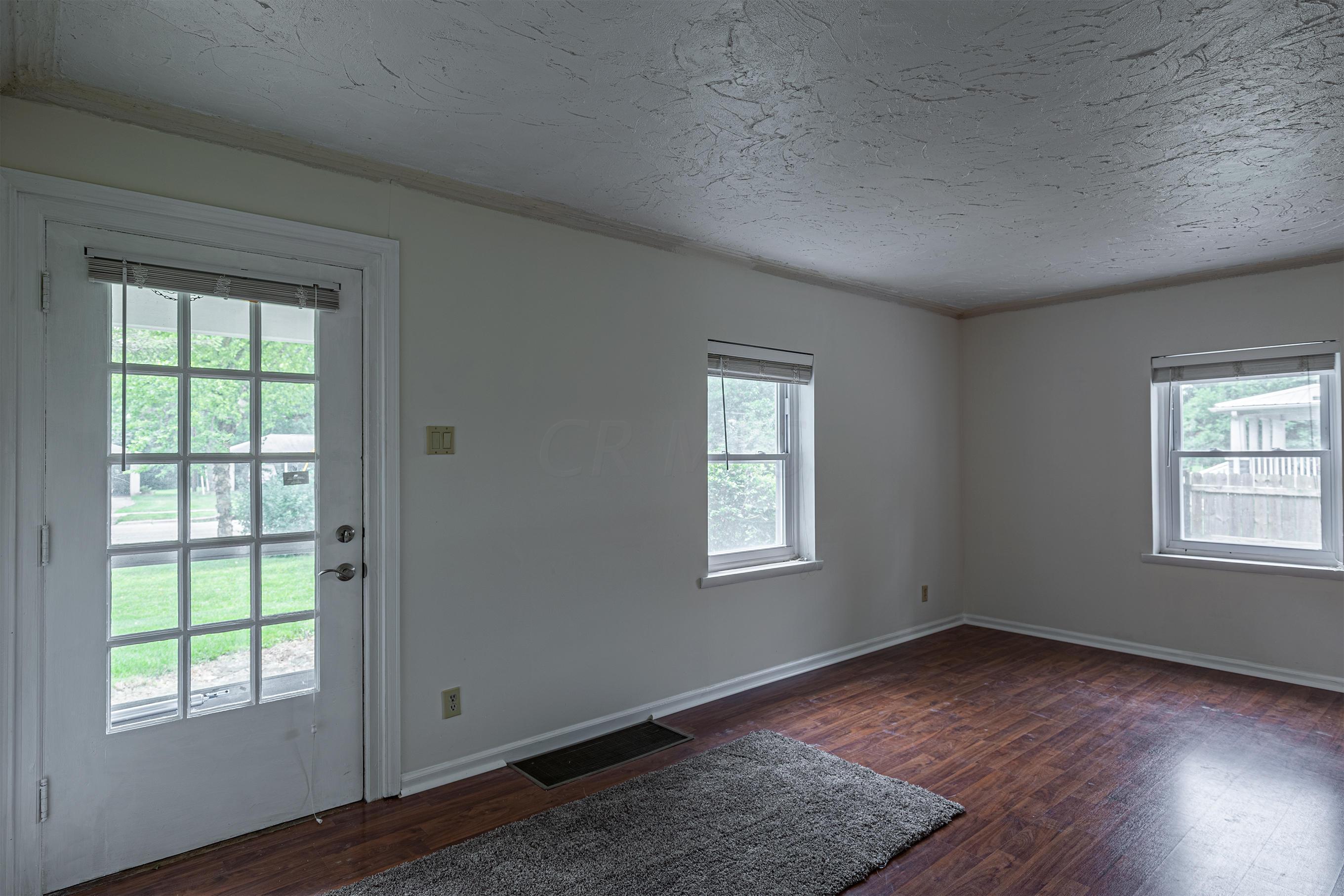 2570 Zollinger Road Columbus, OH 43221 - Photo 4 of 34 Gallery Image 4