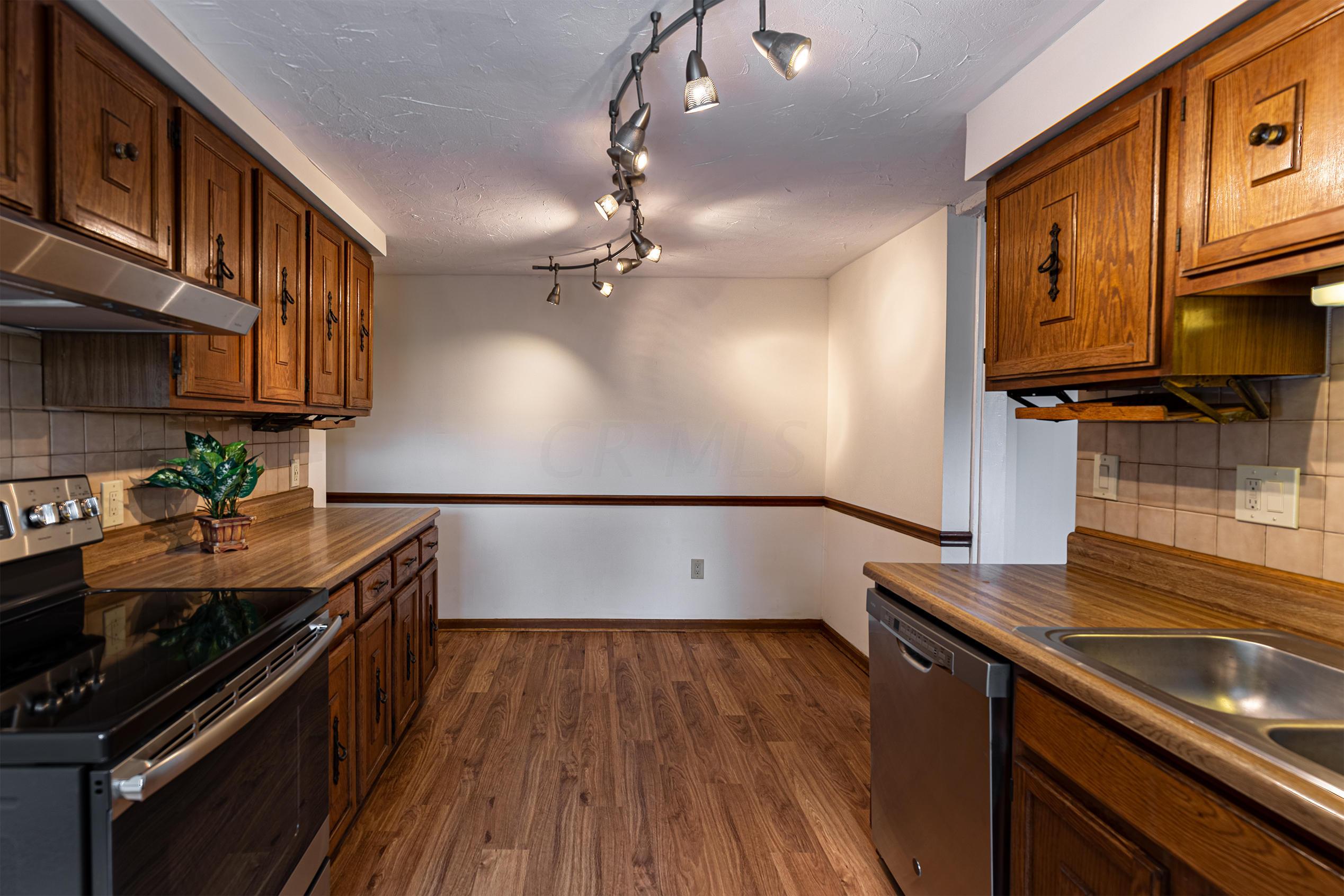 2570 Zollinger Road Columbus, OH 43221 - Photo 10 of 34 Gallery Image 10